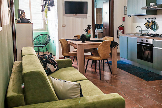 The apartment - Living area and kitchen - Guest House Scalia Palermo